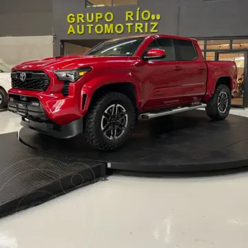Toyota Tacoma TRD Sport 4x4 usado (2024) color Gris precio $990,000