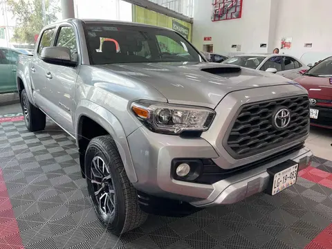 Toyota Tacoma Sport 4x2 usado (2023) color Plata financiado en mensualidades(enganche $190,812 mensualidades desde $16,111)