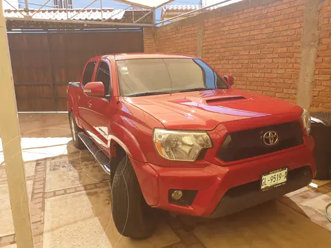 Toyota Tacoma TRD Sport 4x2 usado (2015) color Rojo precio $400,000
