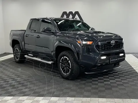Toyota Tacoma TRD Sport 4x2 usado (2024) color Gris precio $797,999