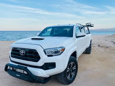 Toyota Tacoma SR5 usado (2017) color Blanco precio $380,000