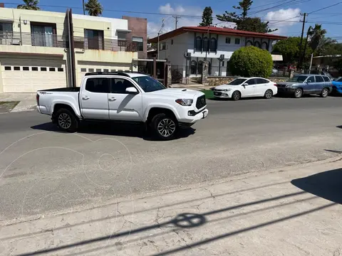Toyota Tacoma TRD Sport usado (2020) color Blanco precio $620,000