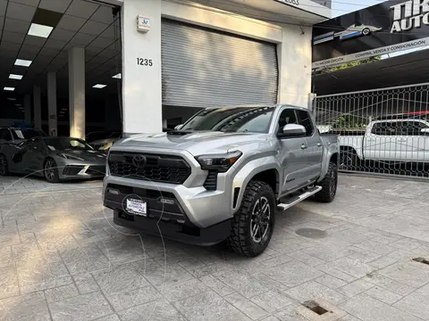 Toyota Tacoma TRD Sport 4x4 usado (2024) color Plata precio $974,900