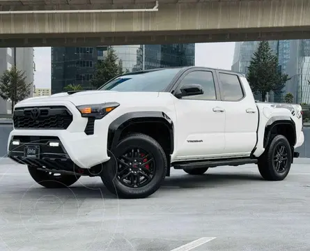 Toyota Tacoma TRD Sport 4x4 usado (2024) color Blanco financiado en mensualidades(enganche $206,580 mensualidades desde $20,379)