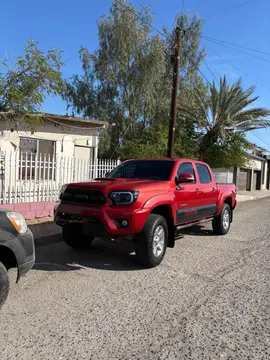 Toyota Tacoma TRD Sport 4x2 usado (2013) color Rojo precio $289,000