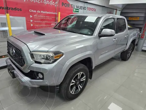 Toyota Tacoma TRD Sport 4x2 usado (2025) color Plata financiado en mensualidades(enganche $183,700 mensualidades desde $18,122)