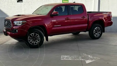 Toyota Tacoma Sport 4x2 usado (2023) color Rojo precio $719,000