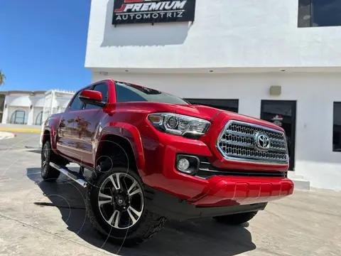 Toyota Tacoma TRD Sport 4x4 usado (2017) color Rojo precio $590,000