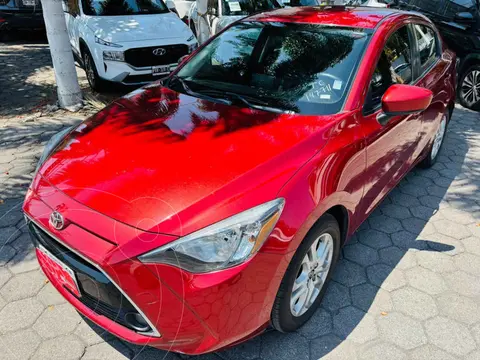 Toyota Yaris R XLE Aut usado (2017) color Rojo precio $207,000