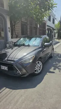 Toyota Yaris R XLE Aut usado (2016) color Gris Metalico precio $175,000