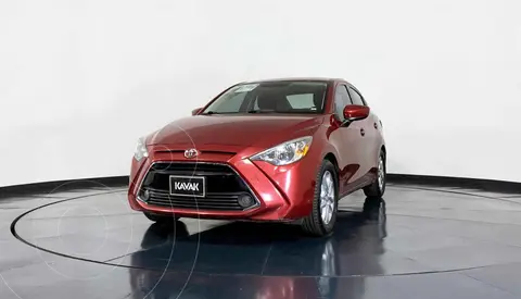 Toyota Yaris R LE usado (2016) color Rojo precio $255,999