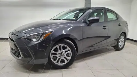Toyota Yaris R LE Aut usado (2016) color Gris financiado en mensualidades(enganche $45,100 mensualidades desde $4,449)