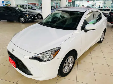 Toyota Yaris R LE Aut usado (2017) color Blanco financiado en mensualidades(enganche $59,250)