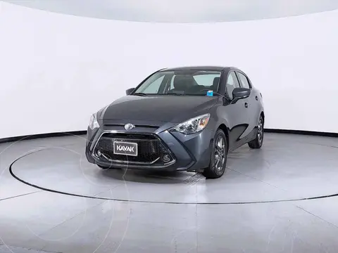 Toyota Yaris R XLE Aut usado (2020) color Gris precio $351,999