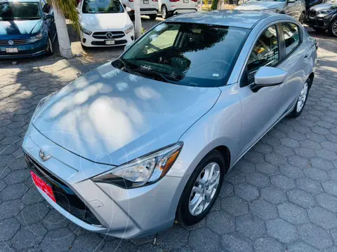 Toyota Yaris R XLE Aut usado (2017) color Plata precio $219,000