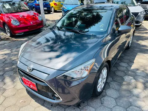 Toyota Yaris R LE Aut usado (2016) color Gris precio $199,000