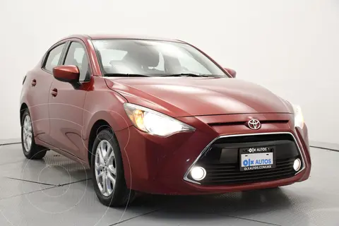 Toyota Yaris R XLE Aut usado (2017) color Rojo precio $267,000