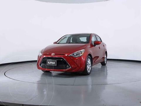 Toyota Yaris R LE usado (2016) color Rojo precio $239,999