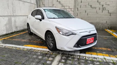 Toyota Yaris R XLE Aut usado (2019) color Blanco precio $278,000