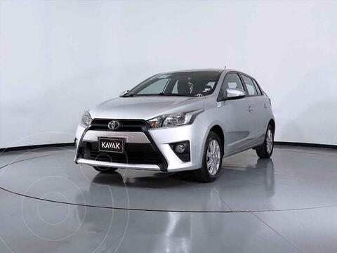 Toyota Yaris R LE Aut usado (2017) color Plata precio $236,999