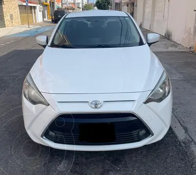 Toyota Yaris R XLE Aut usado (2017) color Blanco precio $230,000