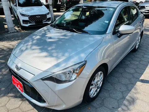 Toyota Yaris R XLE Aut usado (2017) color Plata precio $227,000