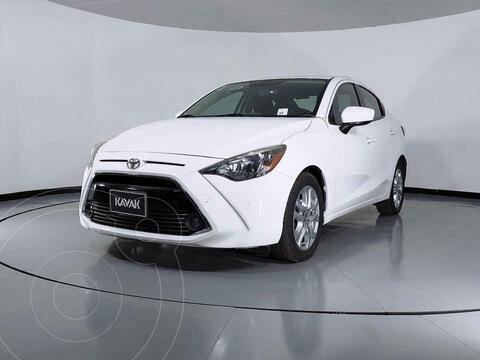 Toyota Yaris R XLE Aut usado (2018) color Blanco precio $267,999