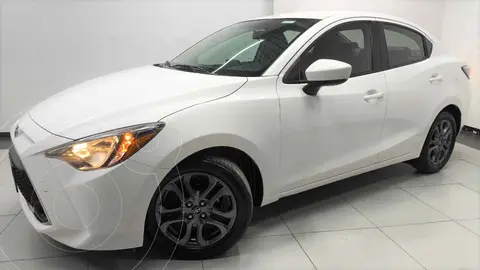 Toyota Yaris R XLE Aut usado (2019) color Blanco precio $295,000