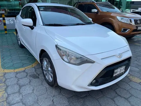 Toyota Yaris R XLE Aut usado (2016) color Blanco financiado en mensualidades(enganche $55,000 mensualidades desde $4,056)