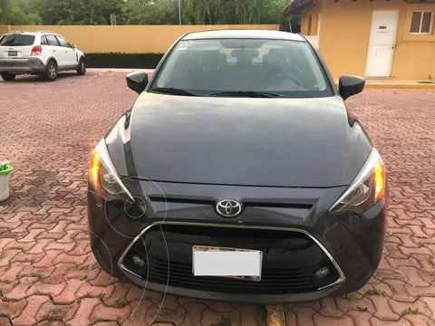 Toyota Yaris R XLE Aut usado (2018) color Gris Metalico precio $210,000
