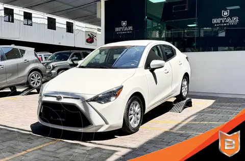 Toyota Yaris R LE usado (2017) color Blanco precio $199,900