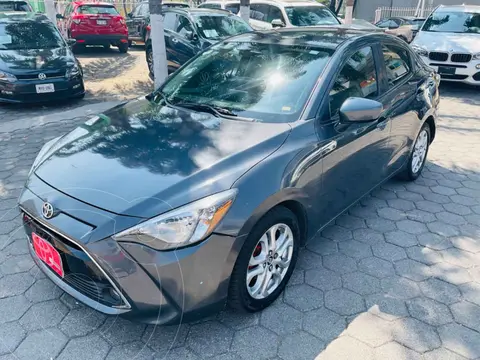 Toyota Yaris R XLE Aut usado (2018) color Gris precio $199,000