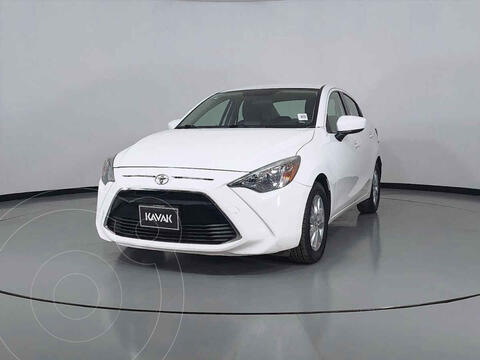 Toyota Yaris R LE usado (2017) color Blanco precio $221,999