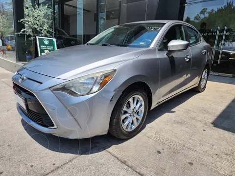 Toyota Yaris R LE usado (2016) color Gris Metalico financiado en mensualidades(enganche $58,500 mensualidades desde $5,230)