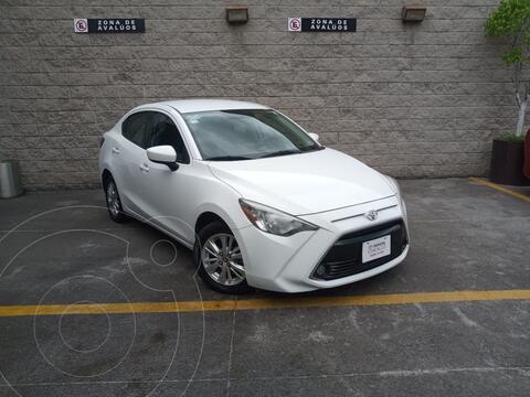 Toyota Yaris R XLE Aut usado (2018) color Blanco precio $278,000