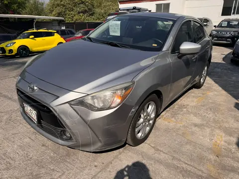 Toyota Yaris R XLE Aut usado (2016) color Plata precio $205,000