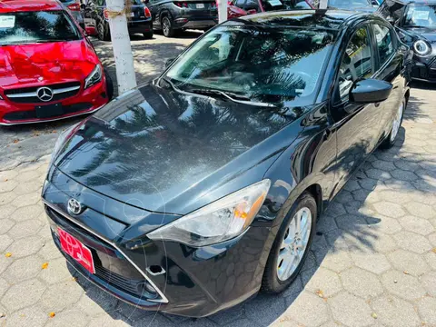 Toyota Yaris R LE Aut usado (2016) color Negro precio $199,000