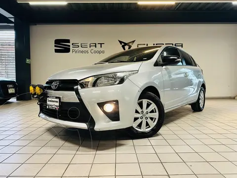 Toyota Yaris R LE usado (2017) color Plata precio $189,990