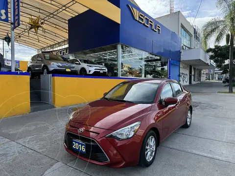 Toyota Yaris R LE usado (2016) color Rojo financiado en mensualidades(enganche $66,548 mensualidades desde $4,431)