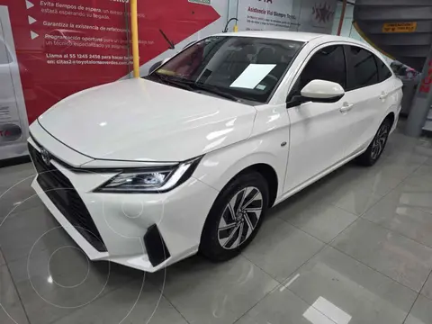 Toyota Yaris Sedan HEV S usado (2026) color Blanco financiado en mensualidades(enganche $93,060 mensualidades desde $9,180)