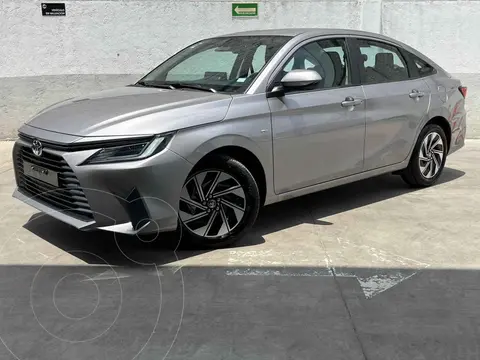 Toyota Yaris Sedan HEV S usado (2026) color Gris precio $410,000