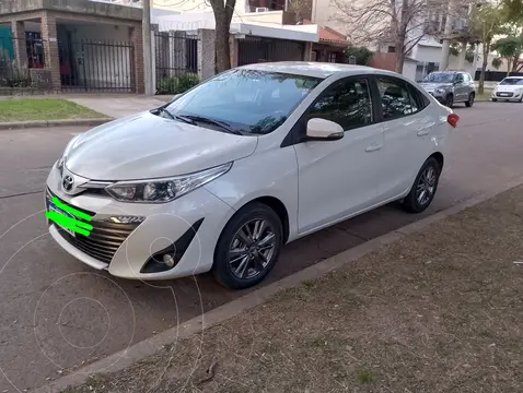 Toyota Yaris Sedan 1.5 XLS usado (2020) color Blanco Perla precio $25.500.000