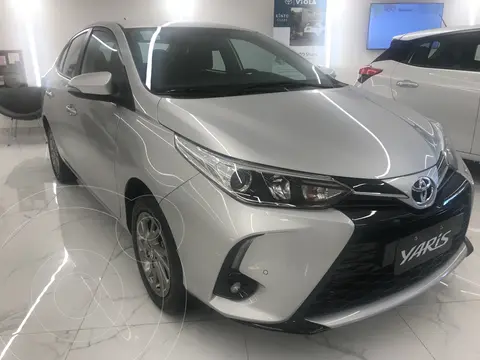 Toyota Yaris Sedan 1.5 XLS nuevo color Gris Plata  precio $22.900.000