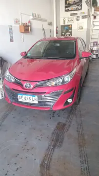 Toyota Yaris Sedan 1.5 XLS usado (2021) color Rojo precio u$s20.000
