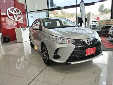 Toyota Yaris Sedan Core Aut usado (2022) color plateado precio $259,000