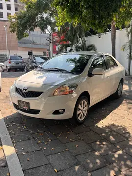 Toyota Yaris Sedan Premium usado (2016) color Blanco precio $200,000