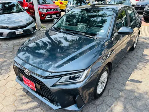 Toyota Yaris Sedan S Aut usado (2024) color Gris precio $327,000