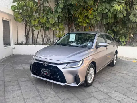 Toyota Yaris Sedan S Aut usado (2023) color Plata precio $320,000