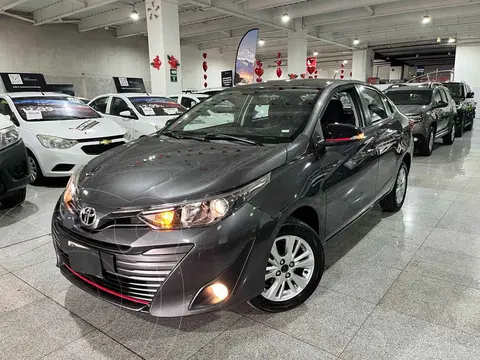 Toyota Yaris Sedan S usado (2019) color Gris precio $239,900