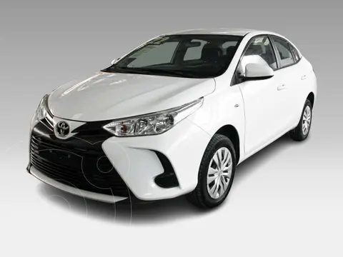 foto Toyota Yaris Sedán Core Aut usado (2022) color Blanco precio $295,000